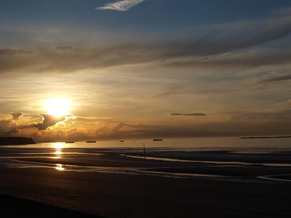 Gites "Bord De Mer" Pmr Ou "Arromanches" 2 Chambres En Front De Mer A Asnelles , 3Km D'Arromanches, 10Km De Bayeux Saint-Come-de-Fresne Ngoại thất bức ảnh